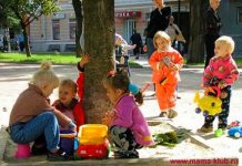 Дети во дворе